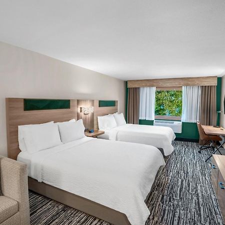 Holiday Inn Express & Suites Hayward By Ihg Exterior photo